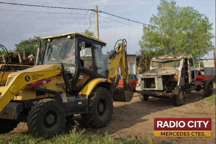 Mercedes : Avanza el retiro de vehículos abandonados en la vía pública