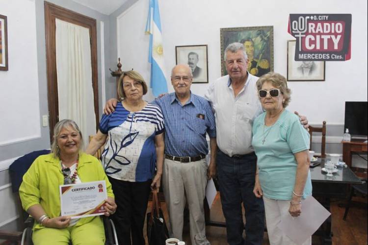 Mercedes : Reconocimiento a docentes en el Día Internacional de la Educación