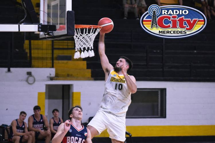 En Mercedes, Comu mostró carácter y dio vuelta un partido bravo