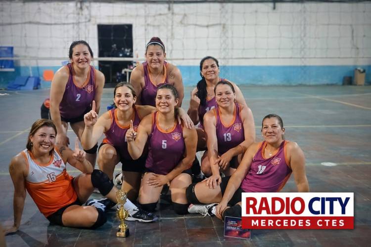 Mercedes se consagró campeón en torneo de vóleibol en Paso de los Libres