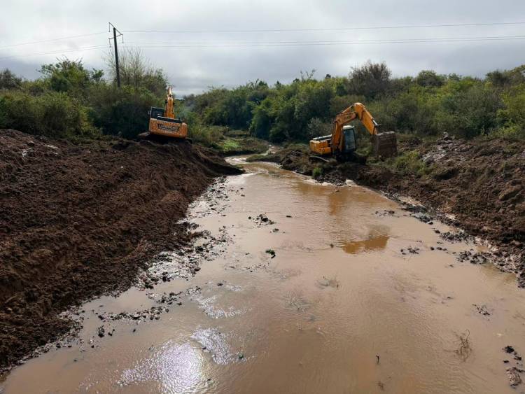Mercedes: realizan tareas de limpieza y canalización en el Arroyo Gómez para prevenir anegamientos